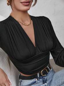 RueChic Damen einfarbige V-Ausschnitt Laternärmel Plissee Crop Top Bluse - Schwarz - Übersicht 4