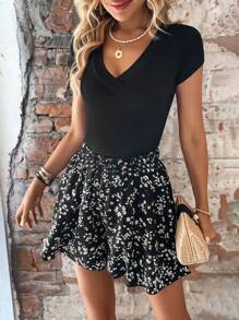 SHEIN Holidaya Solid Tee & Ditsy Floral Print Shorts - Black - View 5