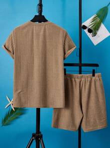 Manfinity VCAY 男士素色紋理質感T恤和腰部抽繩短褲 - 棕色 - 查看 2