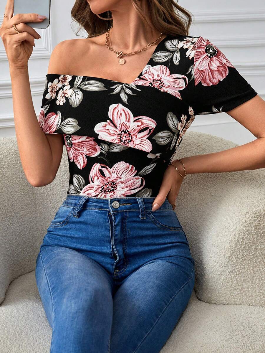 SHEIN Privé 印花不對稱領T恤 - 彩色 - 查看 1