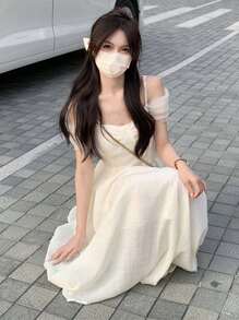 Vestido unicolor de hombros descubiertos - Beis - Ver 1