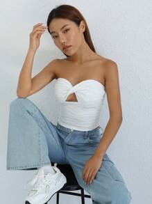 SHEIN EZwear 前扭結鏤空抹胸上衣 - 白色 - 查看 4