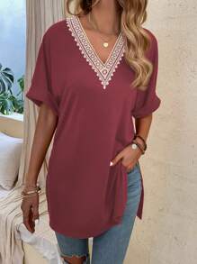 SHEIN LUNE 蕾絲拼接蝙蝠袖下擺開叉T恤 - 紅木色 - 查看 1