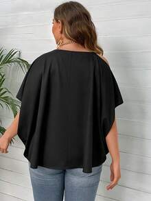 SHEIN LUNE 大碼鏈條細節不對稱領蝙蝠袖襯衫 - 黑色 - 查看 2