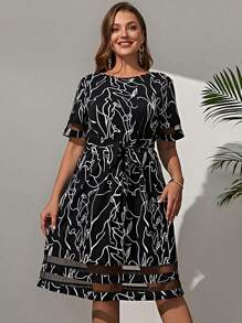 EMERY ROSE Vestido con cinturón con estampado de malla - Blanco y Negro - Ver 3