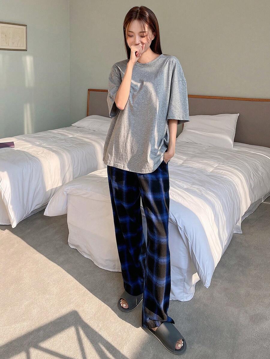 DAZY 素色落肩T恤和格紋長褲休閒服套裝 - 彩色 - 查看 1