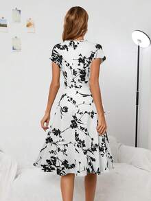 HOMEYEE Floral Print Hidden Pocket Dress - Black and White - View 2