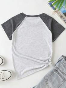 SHEIN EZwear Camiseta superior gráfica de manga raglán con bloques de color para mujer - Gris - Ver 2