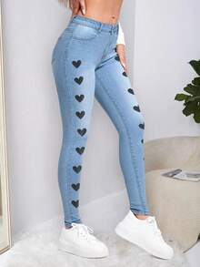 Pantalones ajustados con estampado de corazones