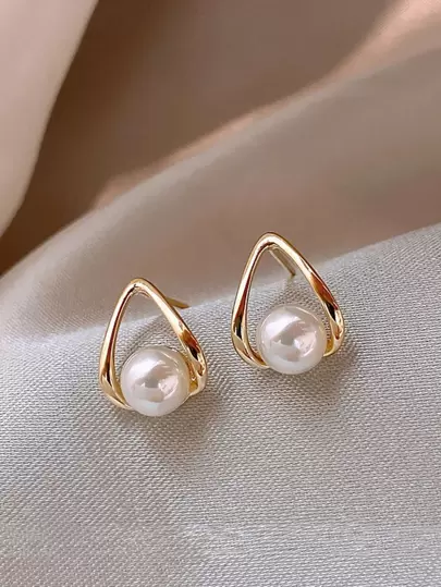 COINBUFF 1pair Simple Gold Plated Triangle Faux Pearl Stud Earrings Suitable For Women's Daily Wear