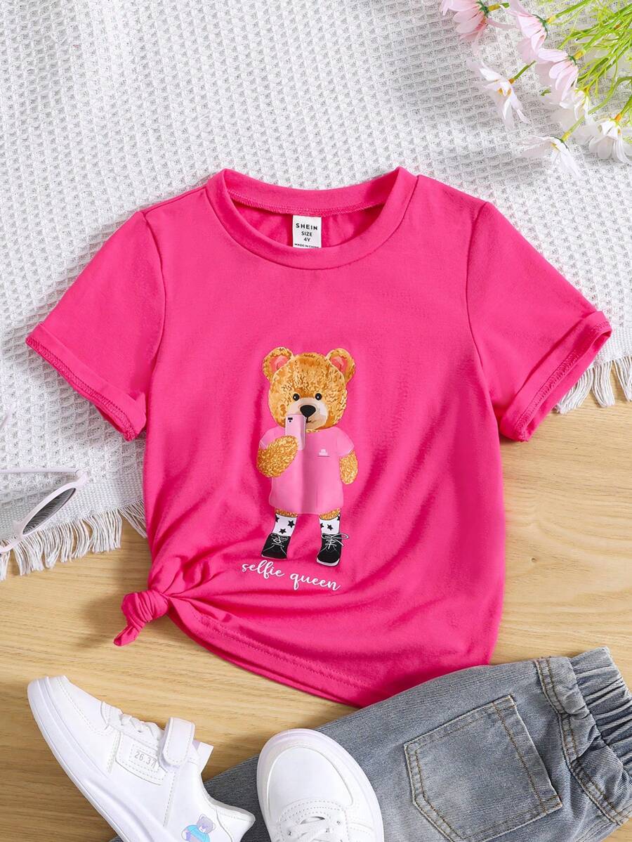 SHEIN Camiseta rosa con cuello redondo y bonita impresión de oso para niñas jóvenes, adecuada para el verano, actividades al aire libre y varias ocasiones, cómoda y divertida de usar - Rosa Fucsia - Ver 1