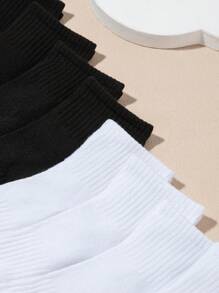 10對男士素色舒服的休閒中筒襪適用於日常 - 黑與白 - 查看 3