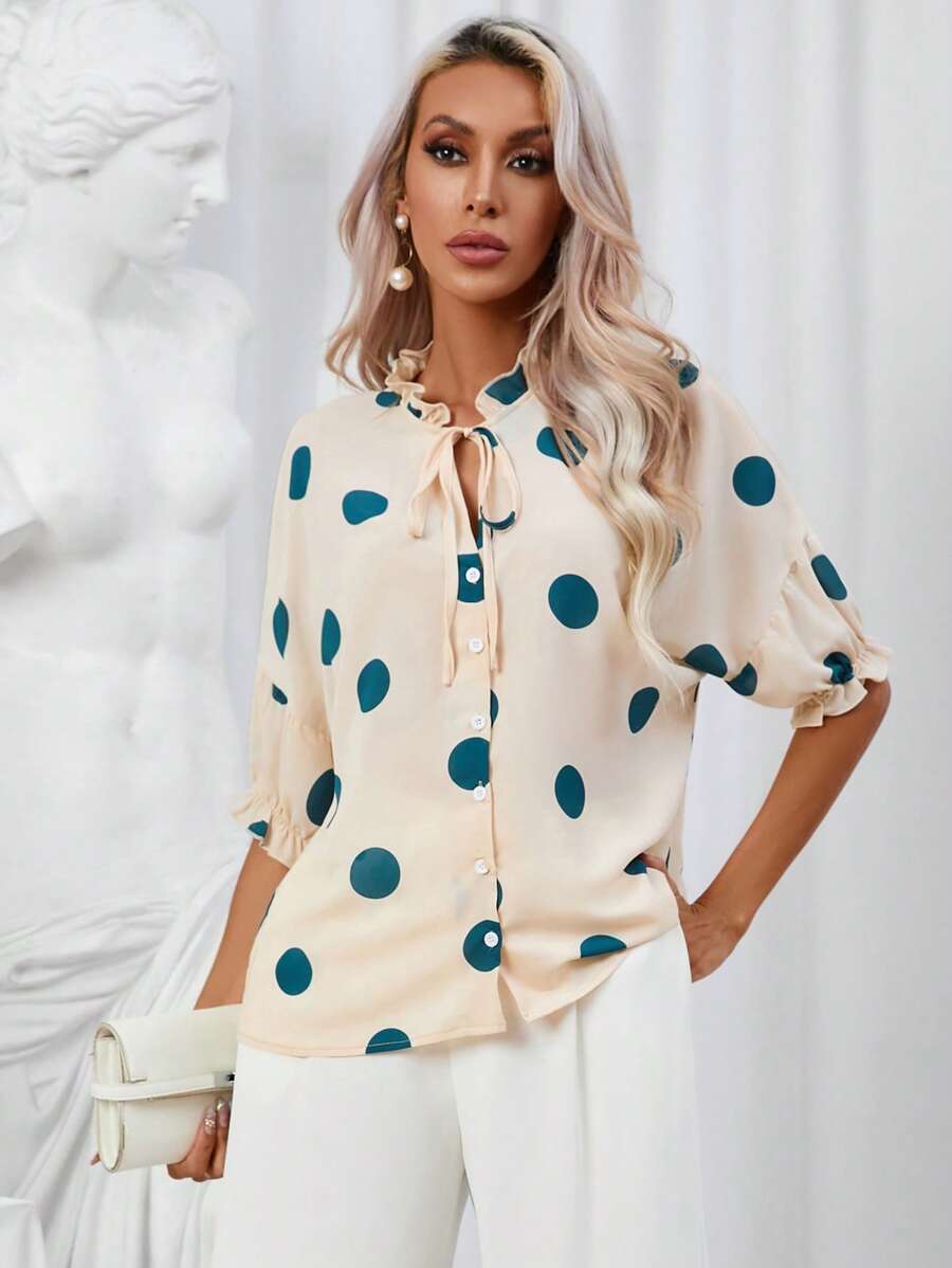 SHEIN Privé Áo sơ mi nữ viền lá sen Xù Thắt nơ trước Chấm bi Giải trí - Màu be - Xem 1