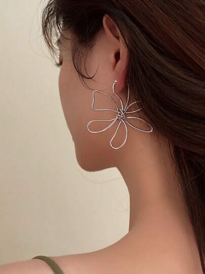 1pair Metallic Flower Design Fashionable Personalized Hoop Earrings For Women, Suitable For Dance Party And Formal Occasions Valentines,Mom,Mother,Mother's Day,Gift