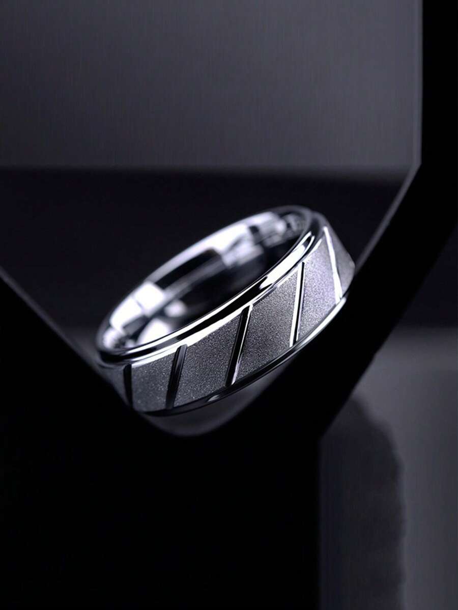 1pc Men's Fashionable Stainless Steel Engraved Flower Simple Ring