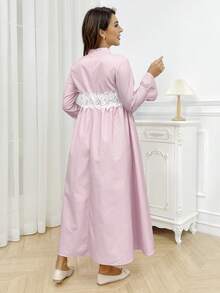 Vestido de embarazo con cuello alto, mangas con volantes y encaje guipur de contraste - Rosa - Ver 2