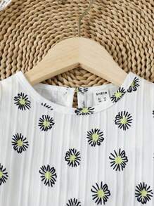 SHEIN Toddler Girls Floral Print Ruffle Trim Top & Shorts - White - View 4