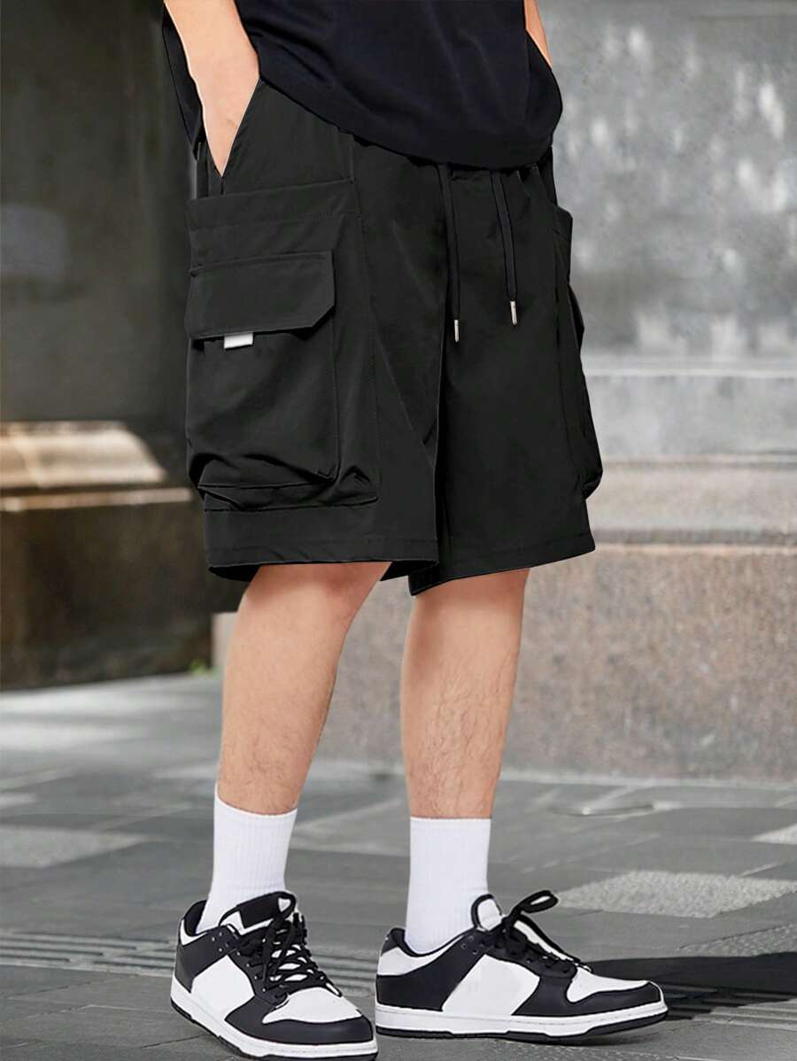 Manfinity Roghcode 男款寬鬆帶嵌袋和束腰口袋短褲 - 黑色 - 查看 1