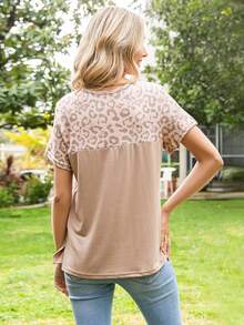 Maglietta con stampa leopardo color block - Multicolore - Visualizzare 2