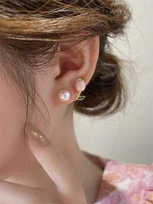 1對迷人鬱金香和人造珍珠裝飾合金耳環適用於女士理想日期禮品 - 金黃色 - 查看 4