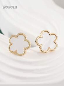 1 对法式优雅幸运五瓣花耳钉，铜色，日常佩戴或生日/毕业礼物送给朋友