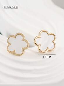 1 对法式优雅幸运五瓣花耳钉，铜色，日常佩戴或生日/毕业礼物送给朋友