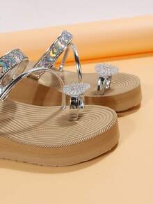 女士金屬質感水鑽裝飾夾腳坡跟度假夏天涼鞋 - 銀色 - 查看 6