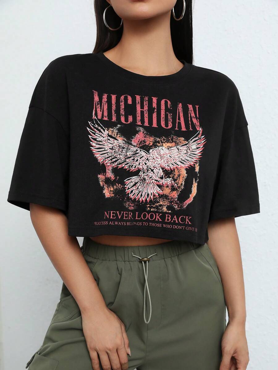 SHEIN EZwear 鷹和標語圖案落肩袖短款T恤 - 黑色 - 查看 1