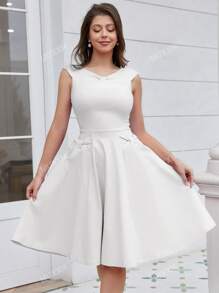 MUXXN Solid V Neck Dress