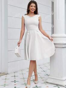 MUXXN Solid V Neck Dress