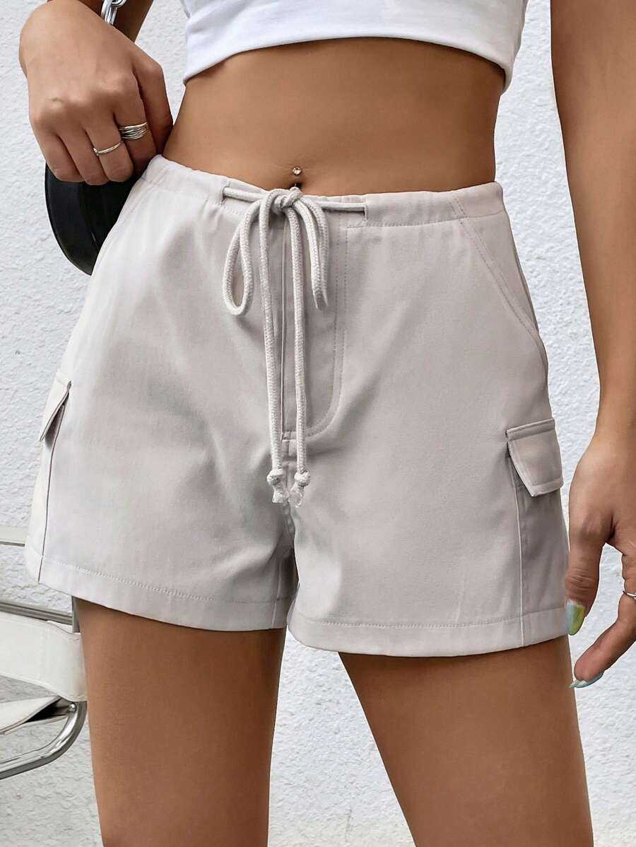 SHEIN EZwear 側翻蓋口袋腰部抽繩工裝短褲 - 淺灰色 - 查看 1