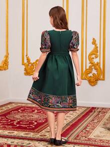 SHEIN Chicas Vestido con cinturón con estampado floral de manga farol - Verde Oscuro - Ver 2