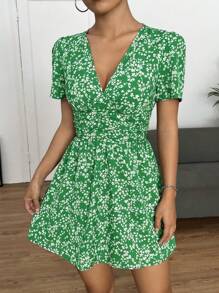 SHEIN PETITE 碎花V領洋裝 - 綠色 - 查看 1