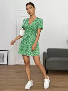 SHEIN PETITE 碎花V領洋裝 - 綠色 - 查看 3