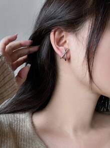 方晶鋯石字母裝飾耳釘 - 銀色 - 查看 1