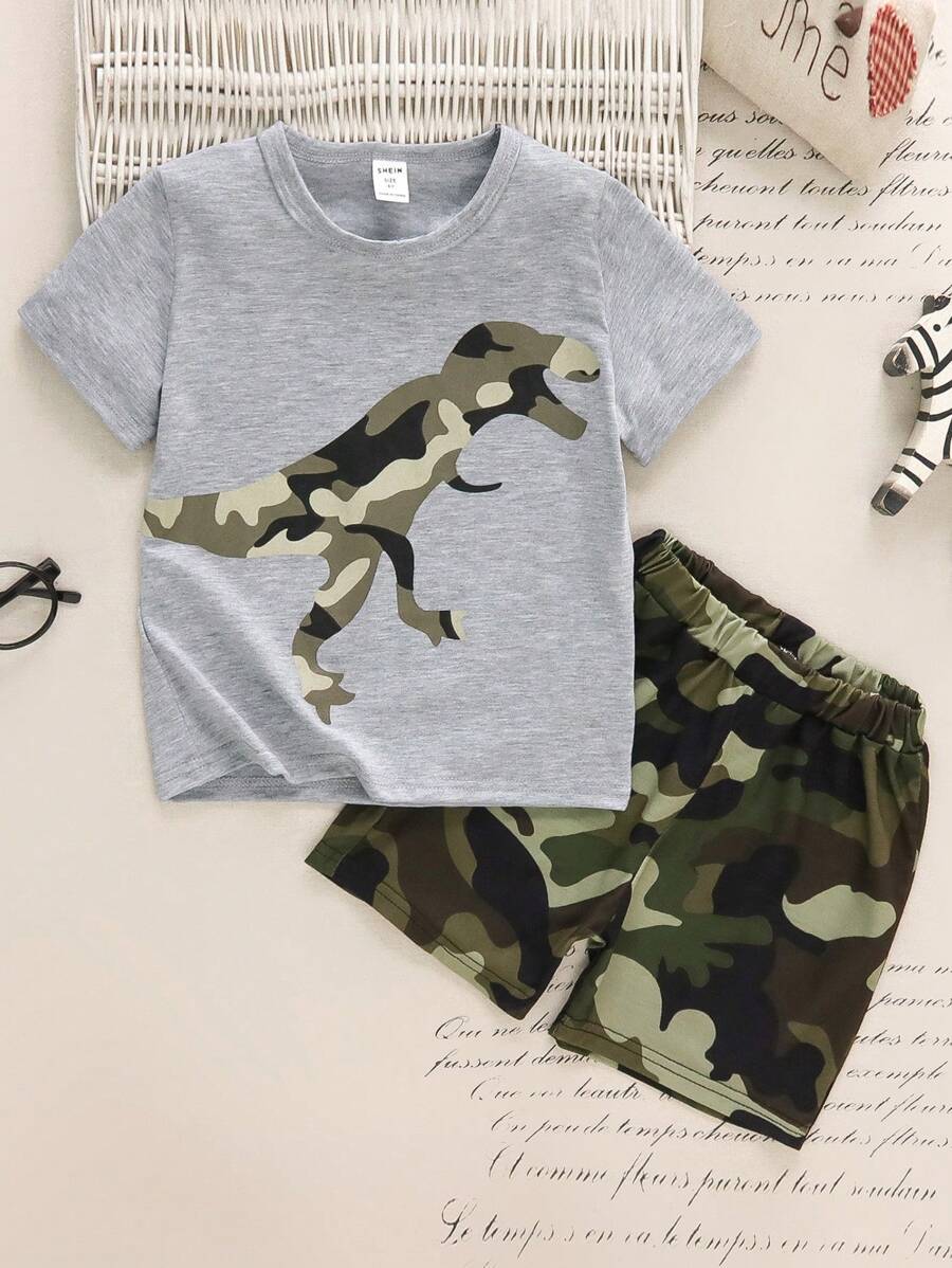 SHEIN 年輕男孩恐龍和迷彩印花t恤和短褲
