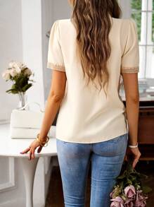 SHEIN Clasi Áo sơ mi nữ Tương phản ren màu trơn Giải trí - Màu be - Xem 2