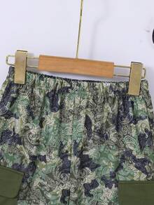 SHEIN 男孩滿版印花翻蓋口袋工裝短褲