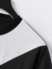 Manfinity LEGND Loose Fit Men's Expression Printed Two Tone T-Shirt & Shorts Set - Black and White - View 4