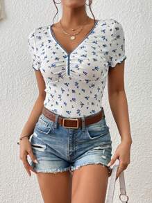 SHEIN Frenchy Áo thun nữ Tương phản ren Xù nhỏ Gân đan Tương phản ràng buộc Nếp gấp Phần Ngực Họa tiết hoa Giải trí - Xanh và trắng - Xem 4