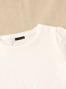 SHEIN LUNE Plus Eyelet Embroidery Scallop Trim Tee
