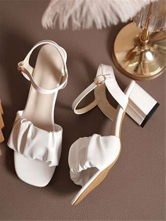 女士时尚凉鞋，舒适百搭，户外穿着，2025年新款，6厘米粗高跟，适合派对和庆典