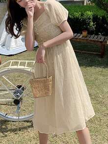 小碎花露肩褶邊泡泡袖洋裝