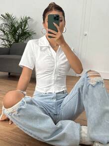 SHEIN EZwear Camisa unicolor con botón delantero fruncido crop