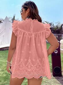 SHEIN LUNE 大碼網眼刺繡貝殼邊小高領荷葉邊襯衫 - 珊瑚粉 - 查看 2