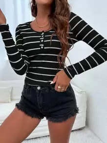 SHEIN Essnce Camiseta con estampado de rayas con botón