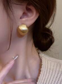 Round Stud Earrings - Yellow Gold - View 3