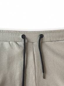 Manfinity Homme Quần Short Nam Dây kéo Đắp vá Túi Lá thư Giải trí - Màu Khaki - Xem 5