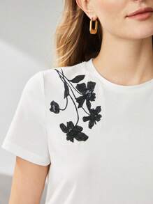 MOTF PREMIUM Camiseta lantejoula detalhe da flor