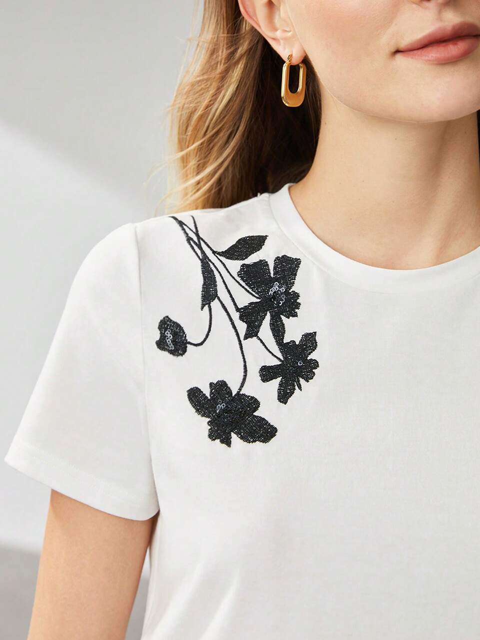 SEQUIN FLOWER DETAIL T-SHIRT,GRAPHIC TEE, SUMMER OUTFITS